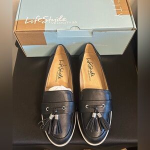 ⭐️   Life Stride Black Tassel Women Loafers